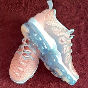 Nike Air VaporMax Plus Bleach Coral Pure Platinum